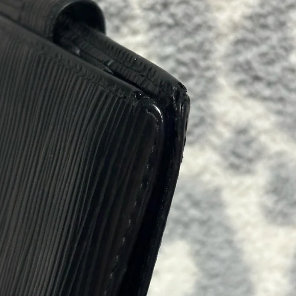Louis Vuitton EPI black wallet - Picture 6 of 13